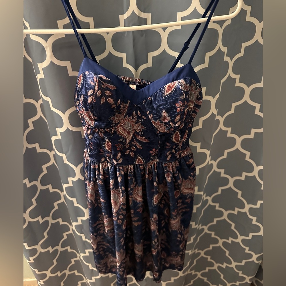 Blue floral velvet dress for size medium - new condition